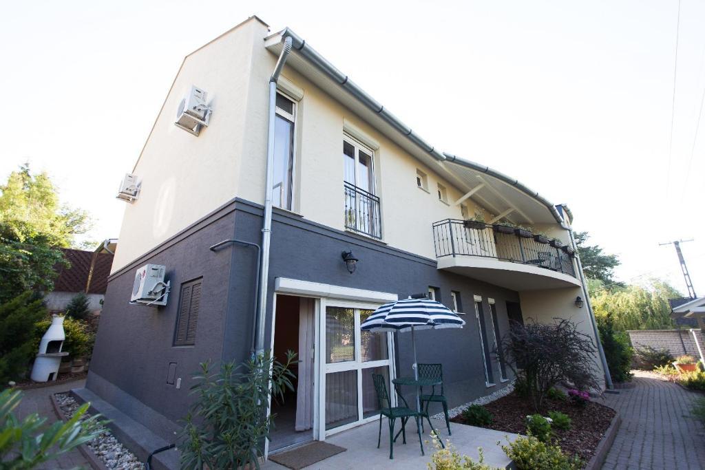 Csenge Apartment *